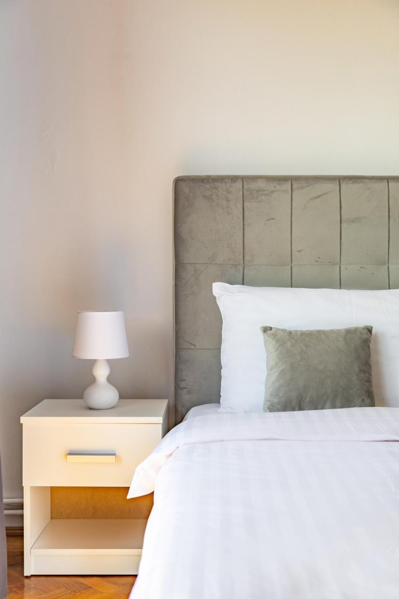 Downtown Victoria Apartments By Citybookings Bucureşti Rom bilde